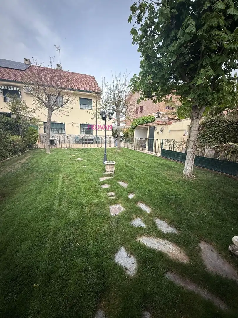 Detached homes for sale in Loeches  with Heating, Private garden and Storage room