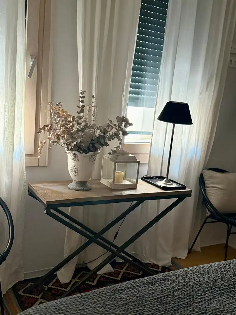 Habitación de Apartamento de alquiler en León Capital  con Calefacción, Parquet y Amueblado