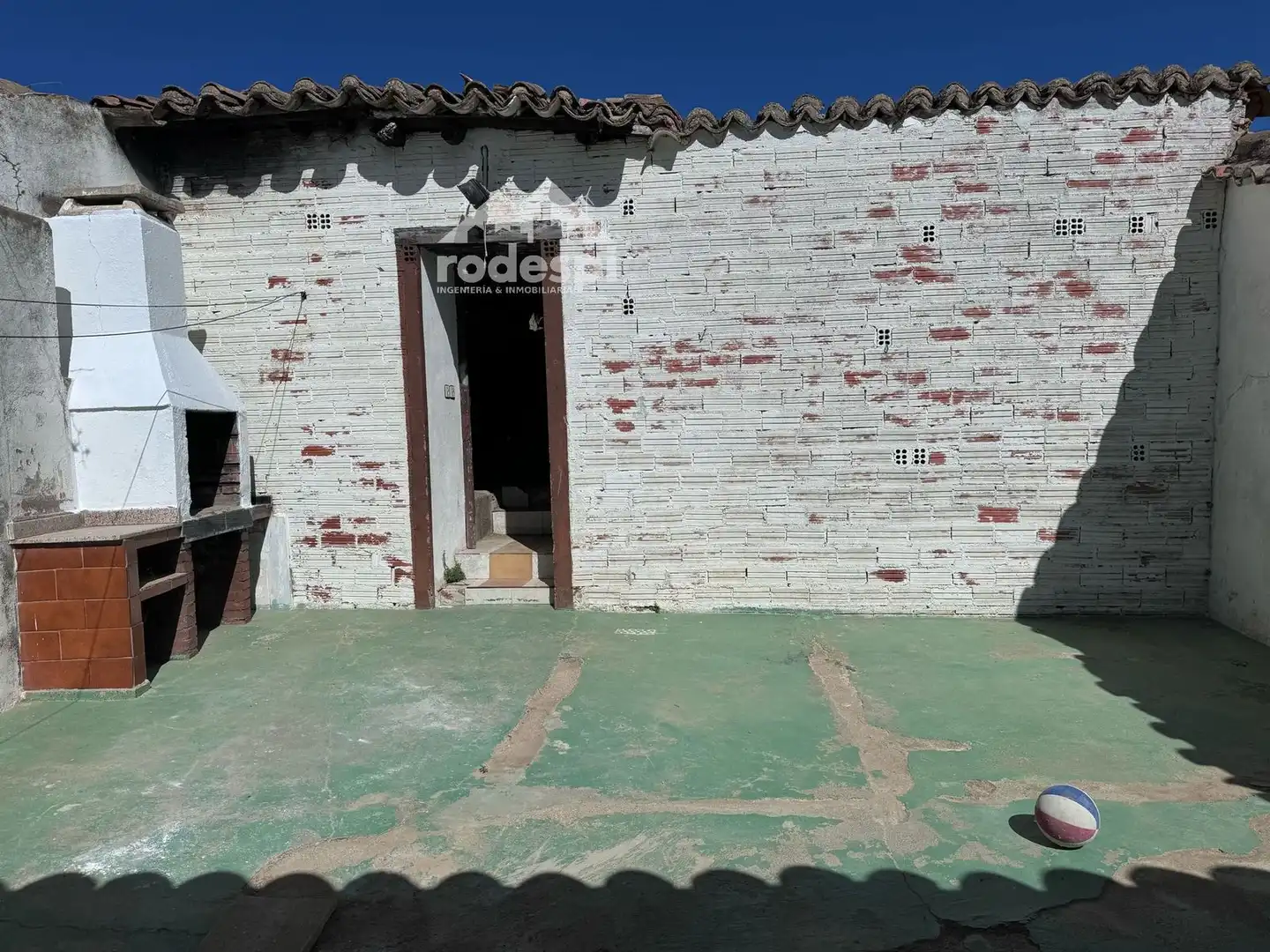 Vista exterior de Casa adosada en venta en Villardondiego con Terraza, Trastero y Amueblado