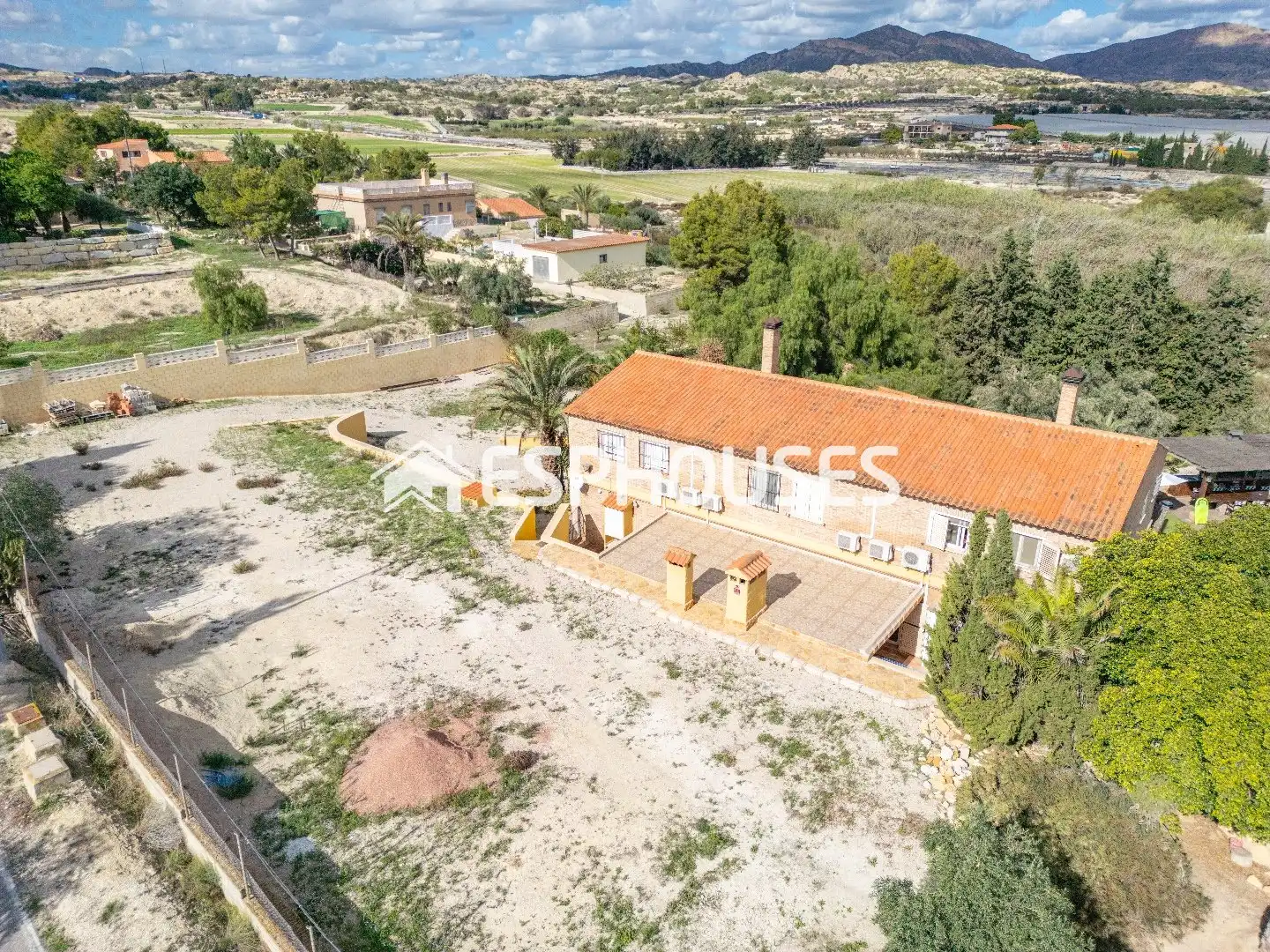 Vista exterior de Casa o xalet en venda en Alicante / Alacant amb Aire condicionat, Terrassa i Piscina