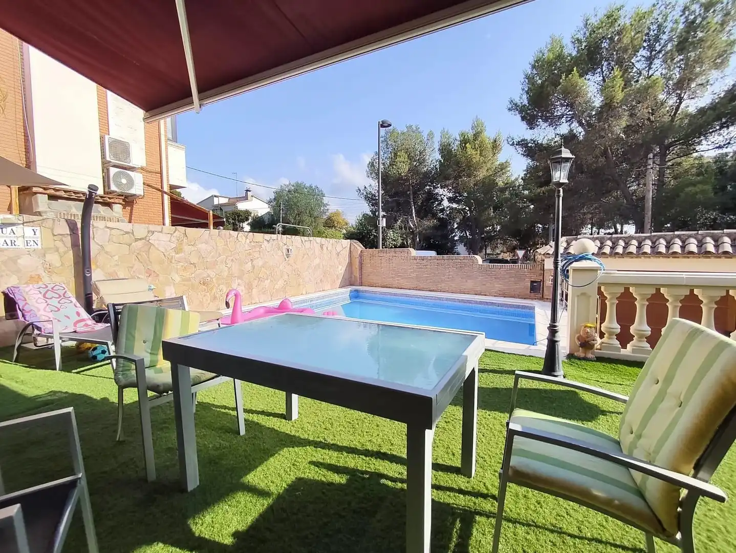 Piscina de Casa adosada en venda en Torrent amb Aire condicionat, Jardí privat i Terrassa