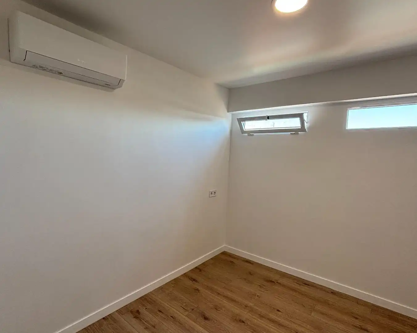 Flat for sale in Manises  with Air Conditioner, Heating and Storage room