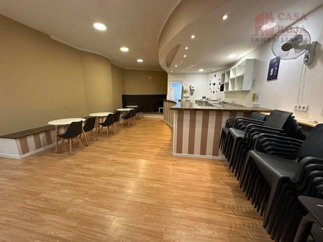 Local comercial en Alquiler en Avenida de Vigo en Cangas pueblo