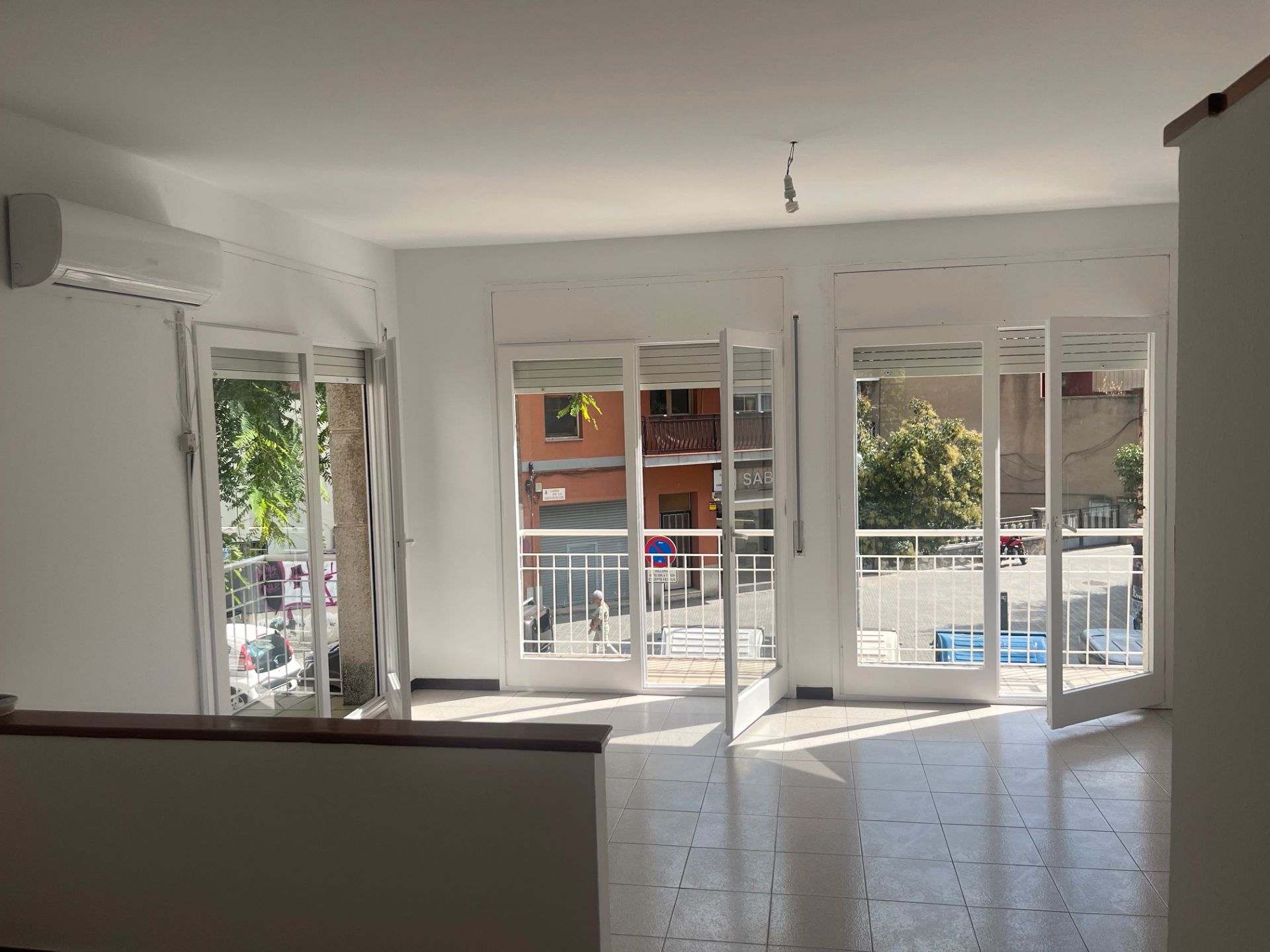 Vista exterior de Casa adosada de lloguer en Rubí amb Aire condicionat, Calefacció i Forn