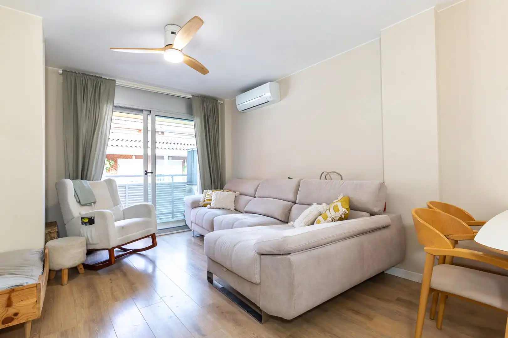 Sala de estar de Ático en venta en Rubí con Aire acondicionado, Calefacción y Terraza