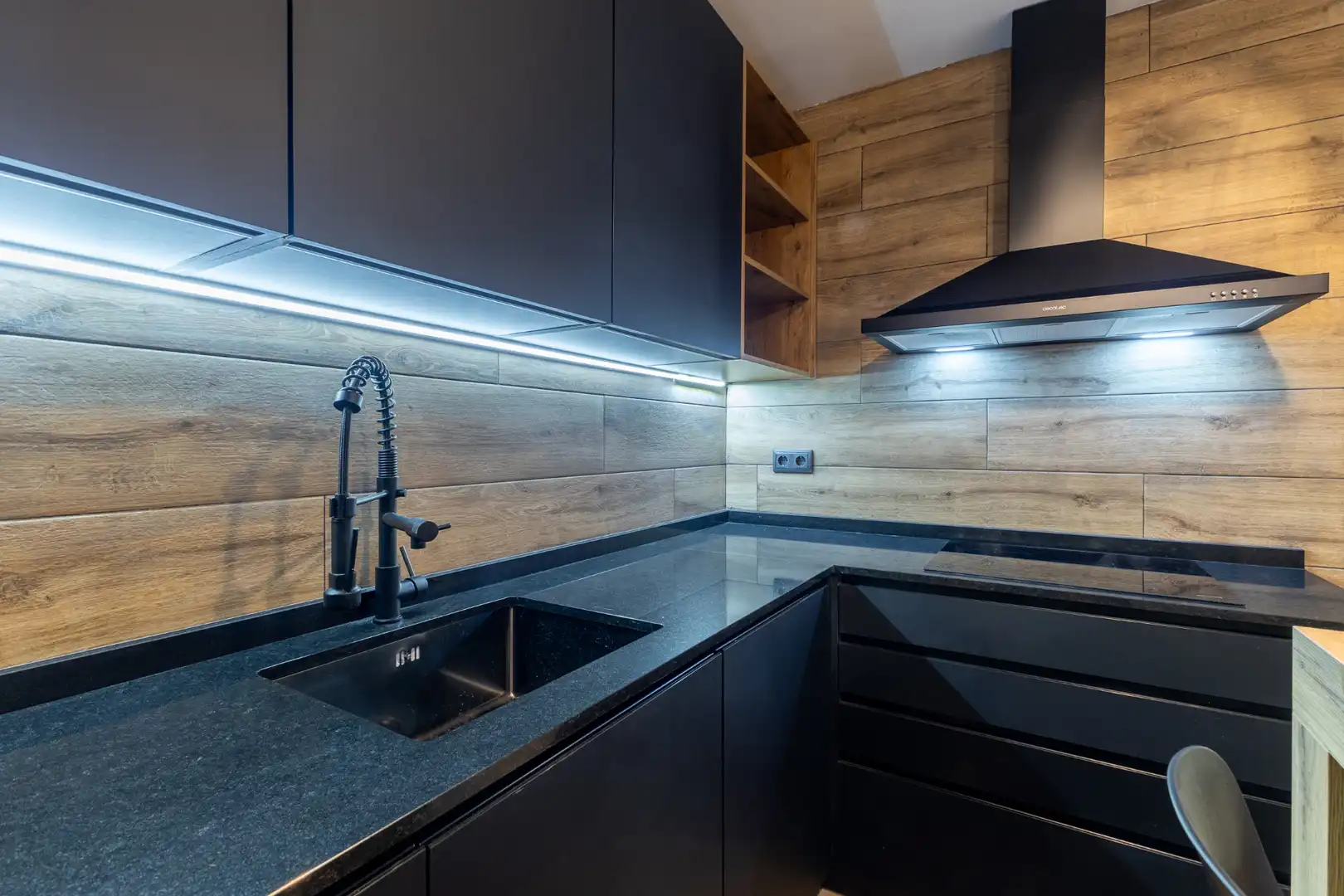 Cuina de Apartament de lloguer en Madrid amb Aire condicionat, Calefacció i Moblat