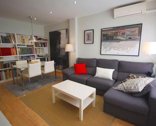 Sala d'estar de Pis en venda en L'Hospitalet de Llobregat amb Aire condicionat, Terrassa i Balcó