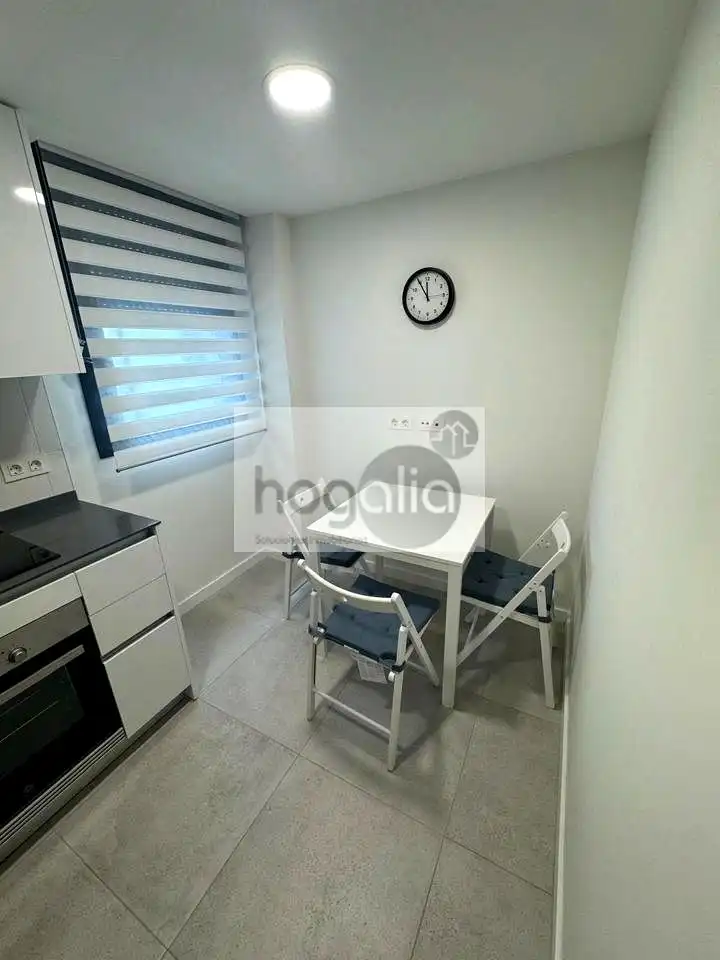 Schlafzimmer von Wohnung zur Miete in Sevilla mit Klimaanlage, Heizung und Terrasse
