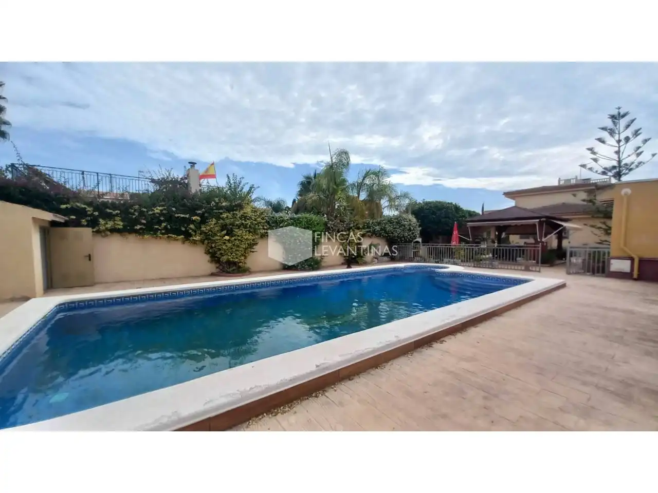 Piscina de Casa o xalet en venda en San Vicente del Raspeig / Sant Vicent del Raspeig amb Aire condicionat, Jardí privat i Terrassa