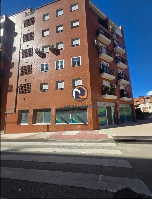 Vista exterior de Local en venda en Alcorcón amb Aire condicionat, Calefacció i Parquet