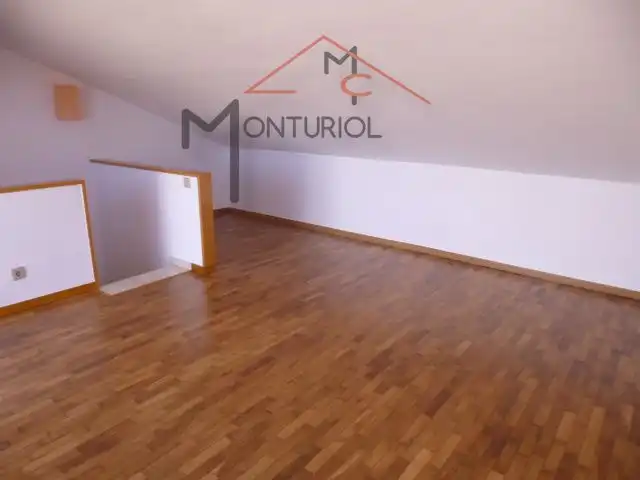 Sala d'estar de Casa adosada en venda en Sant Joan Despí amb Aire condicionat, Calefacció i Jardí privat