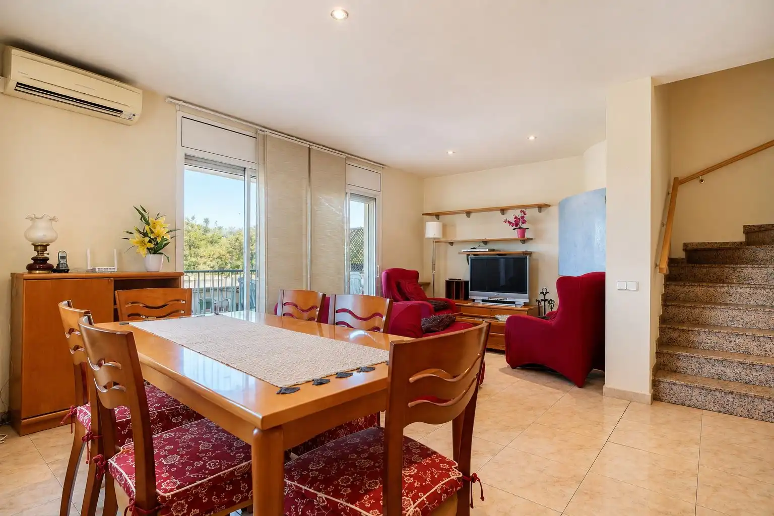 Sala de estar de Casa adosada en venta en La Garriga con Aire acondicionado, Calefacción y Terraza