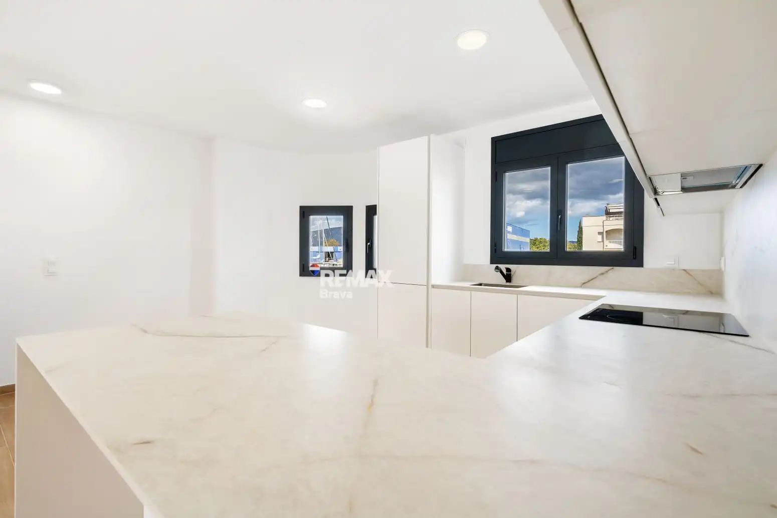 Cuina de Casa o xalet en venda en Empuriabrava amb Aire condicionat, Calefacció i Terrassa