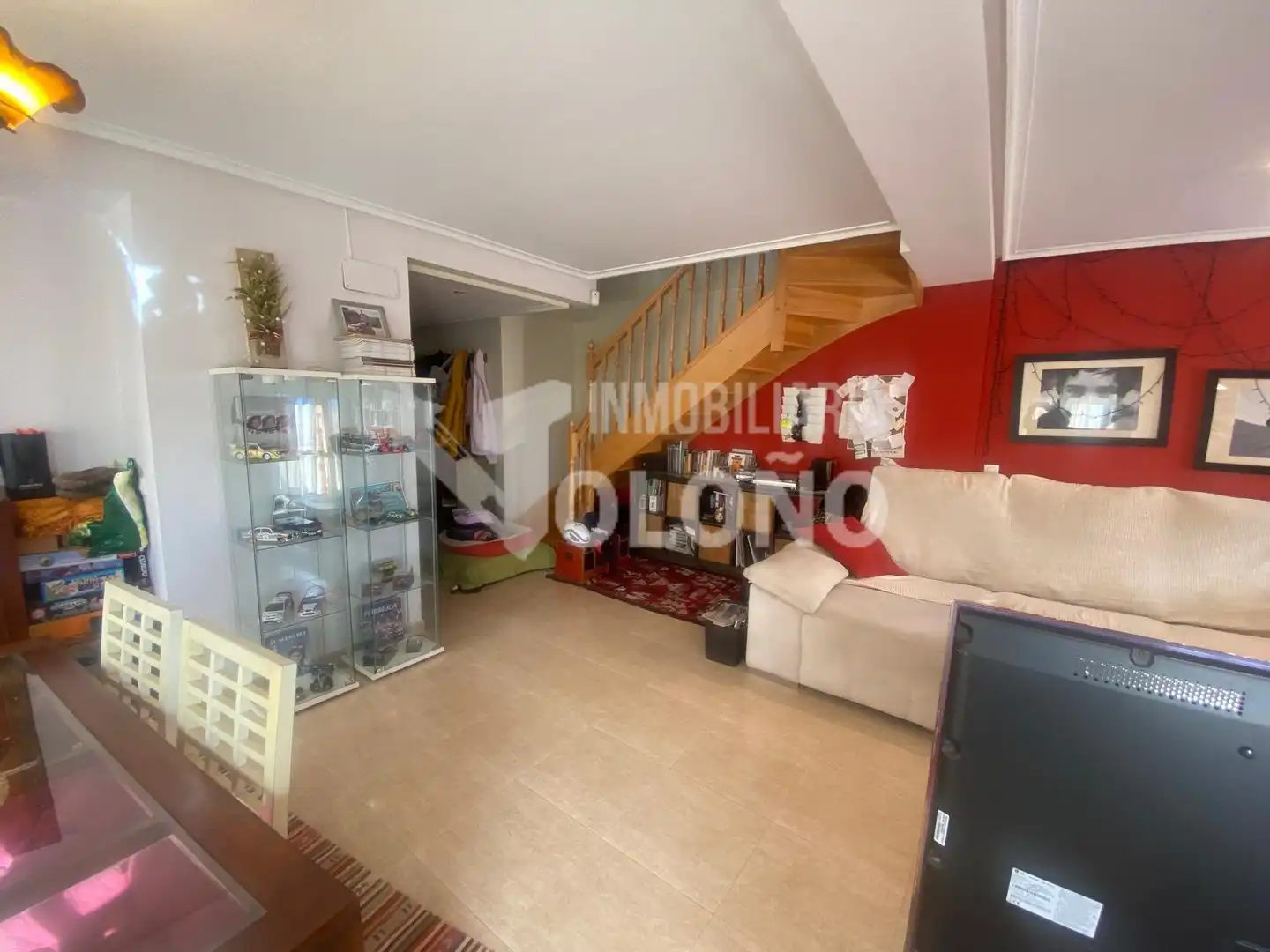 Sala d'estar de Casa adosada en venda en Leza amb Calefacció, Jardí privat i Parquet