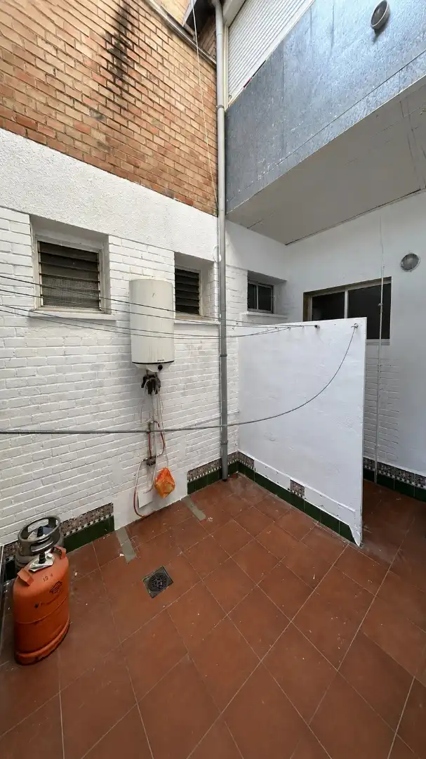 Terrasse von Wohnung zur Miete in Brenes mit Klimaanlage, Terrasse und Möbliert