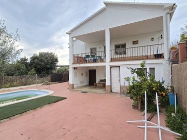 Detached house with pool for sale in Piera