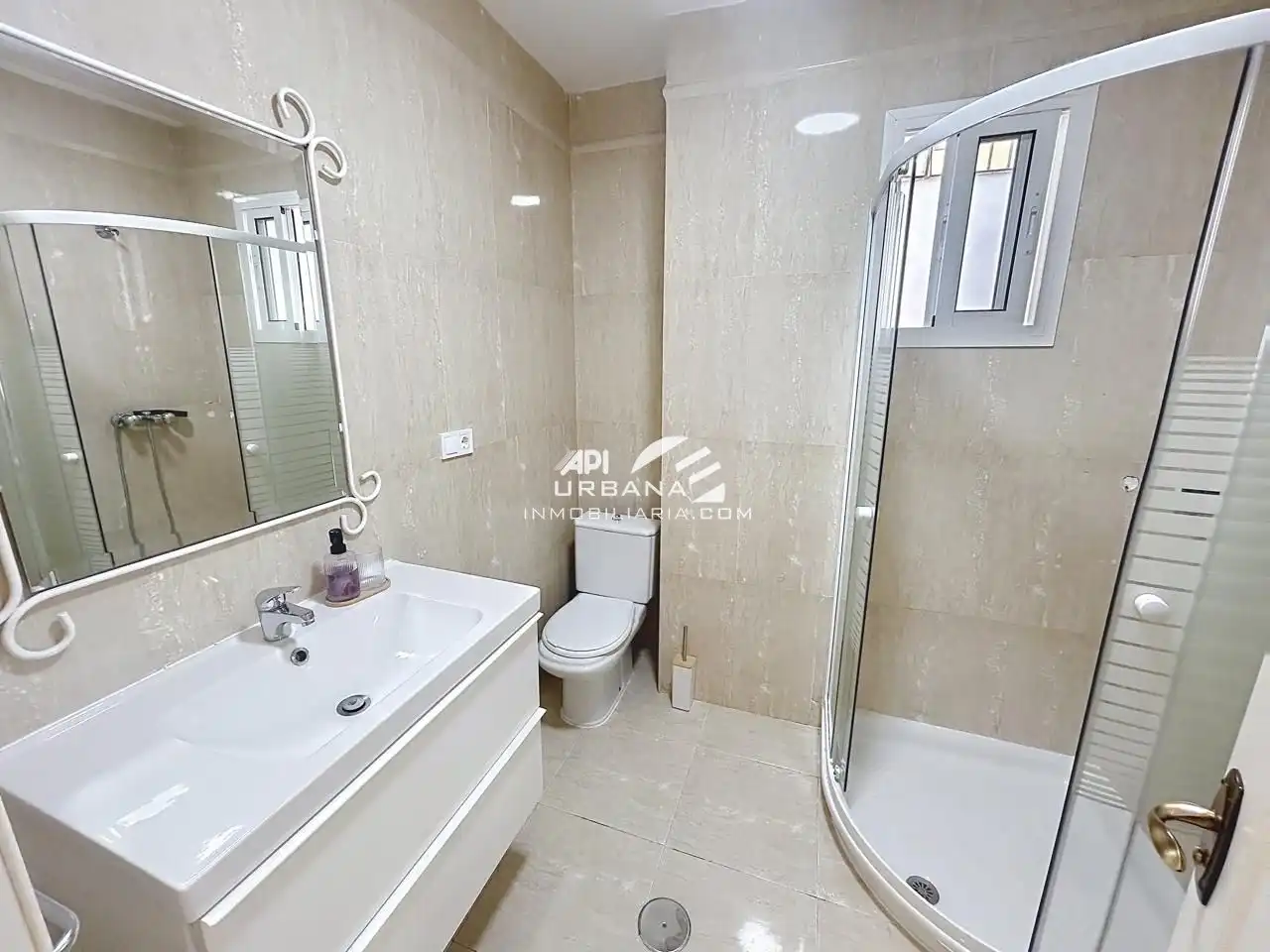 Baño de Piso en venta en Lucena con Trastero