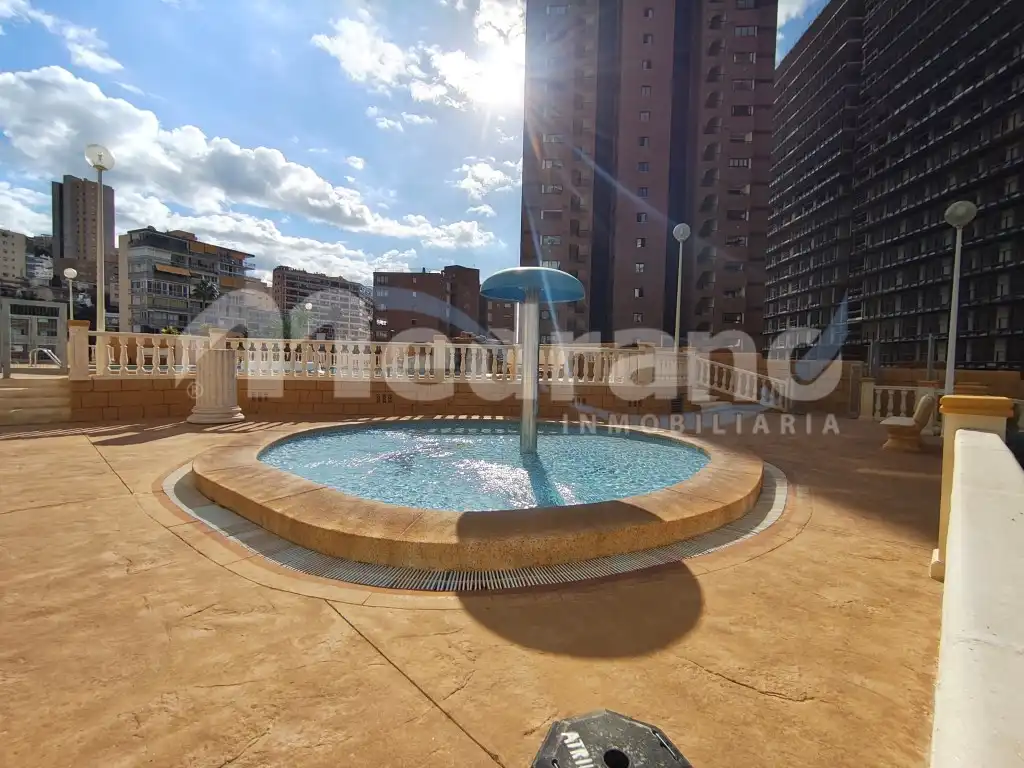 Schwimmbecken von Wohnung zum Verkauf in Villajoyosa / La Vila Joiosa mit Privatgarten, Terrasse und Schwimmbad