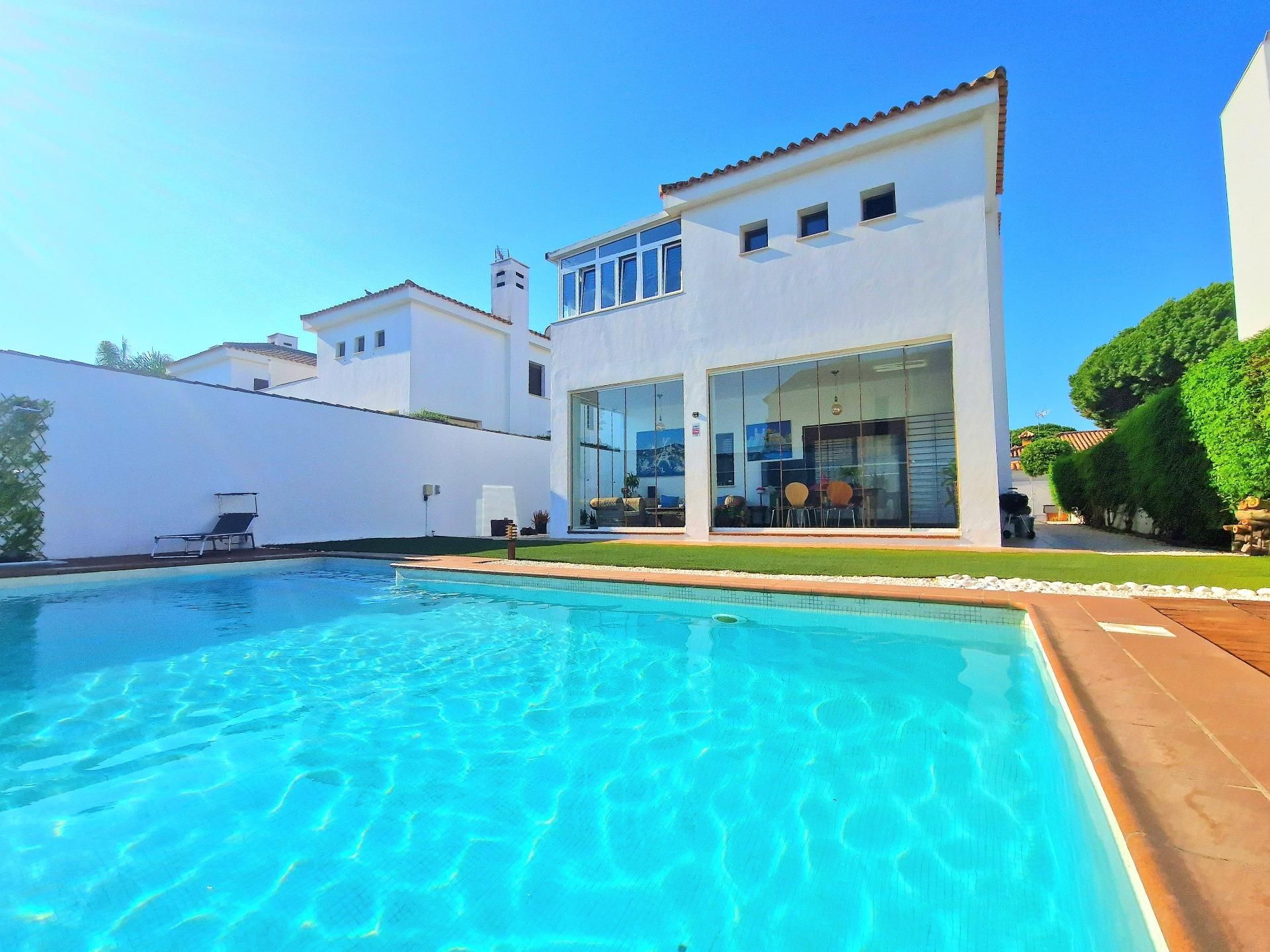 Swimming pool of House or chalet for sale in Chiclana de la Frontera  with Air Conditioner, Heating and Private garden