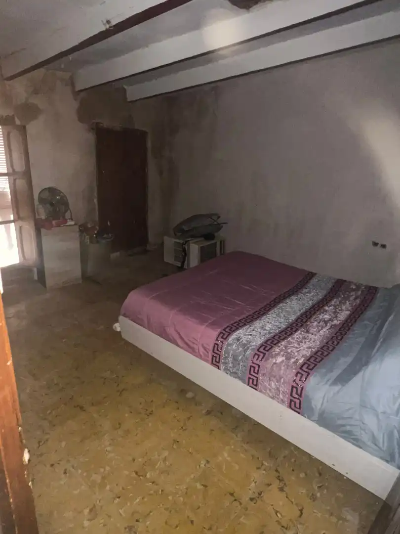 Dormitori de Casa o xalet en venda en La Pobla de Vallbona amb Terrassa i Balcó