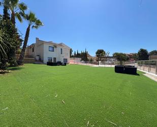 Vista exterior de Casa adosada en venda en Torrevieja amb Jardí privat