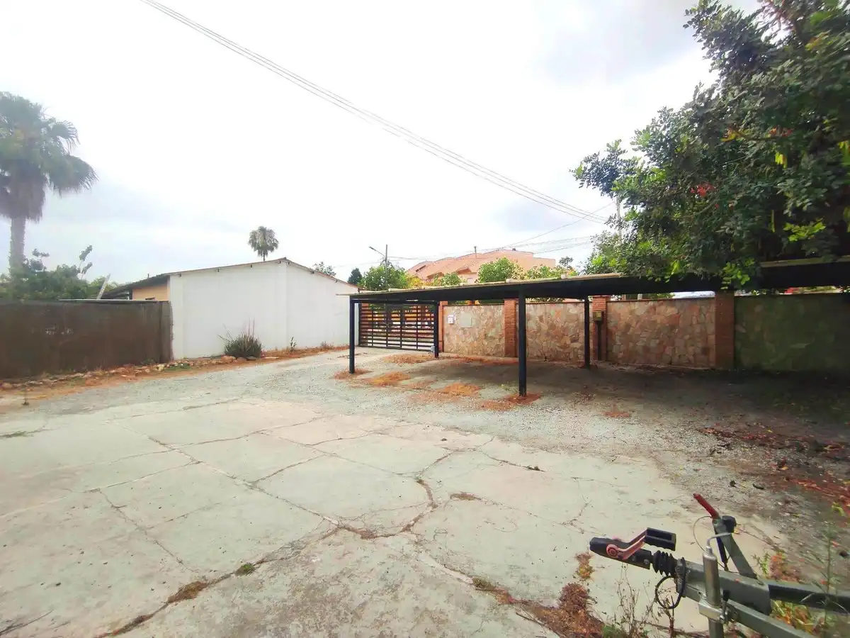 Aparcament de Finca rústica de lloguer en Málaga amb Aire condicionat, Jardí privat i Moblat