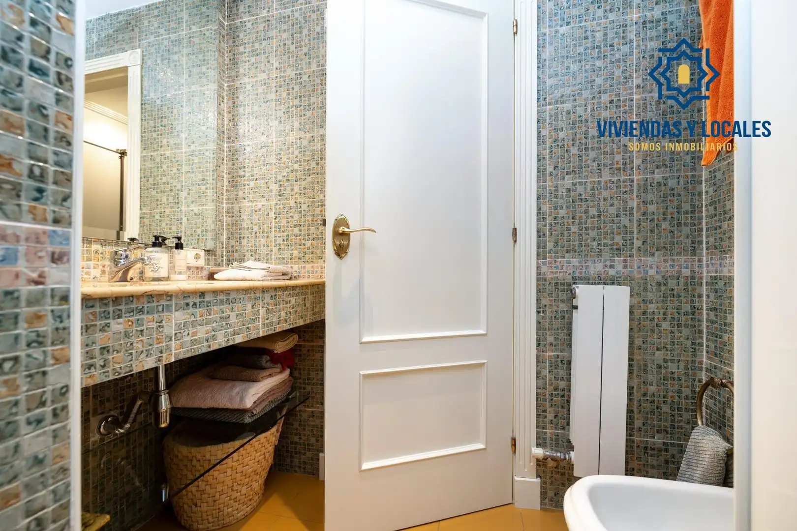 Baño de Casa adosada en venta en Granada con Aire acondicionado, Calefacción y Jardín privado