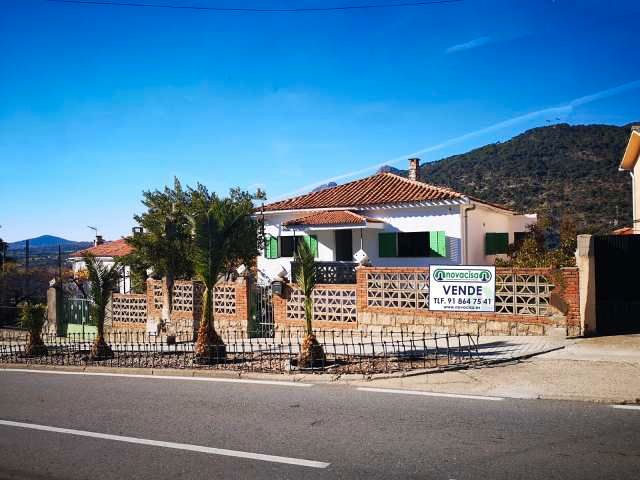 Exterior view of House or chalet for sale in Cenicientos  with Private garden, Terrace and Storage room