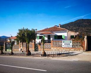 Vista exterior de Casa o xalet en venda en Cenicientos amb Jardí privat, Terrassa i Traster