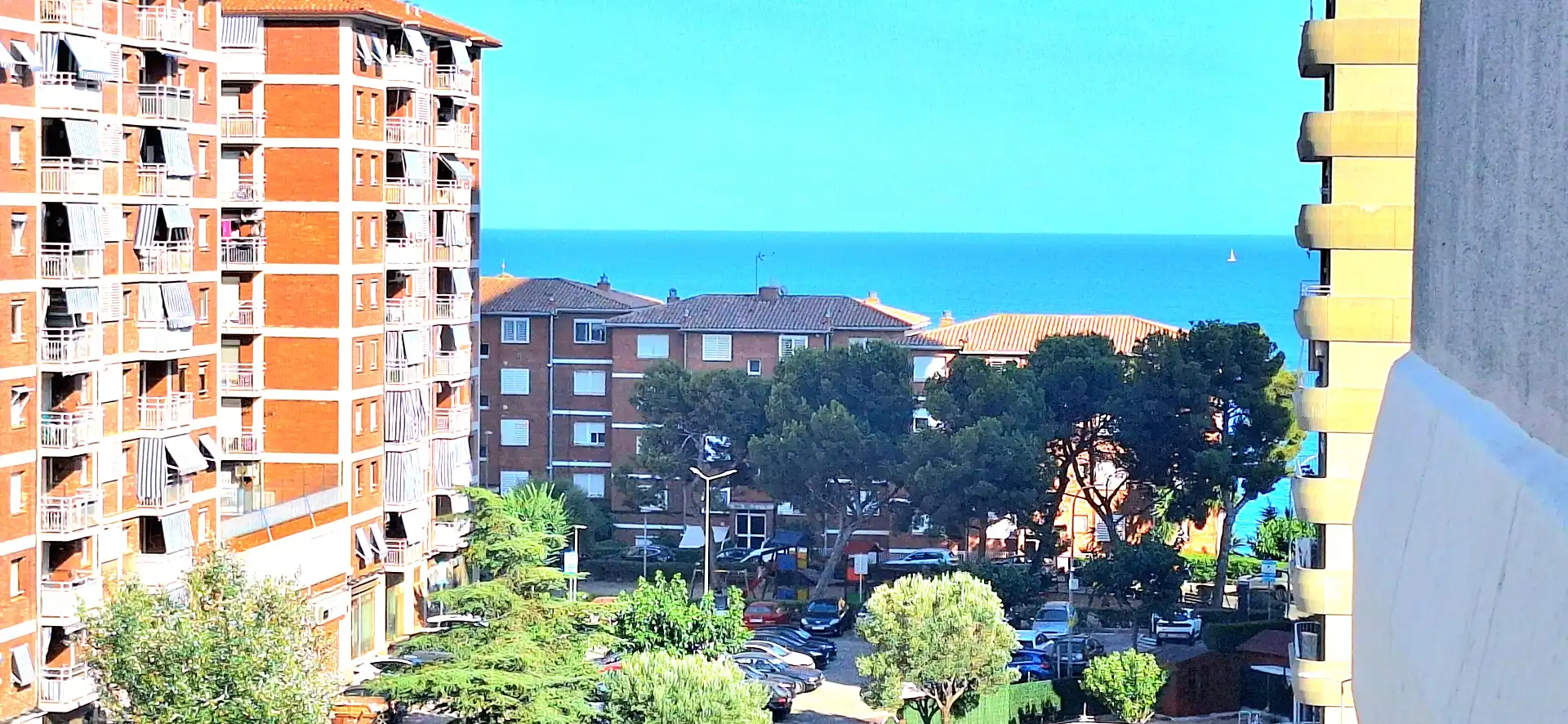 Vista exterior de Piso en venta en Montgat con Calefacción, Parquet y Horno