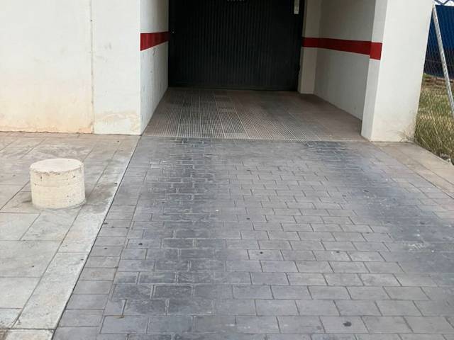 Garaje en Alquiler en Avinguda Ensenyants de la Vila, 1 en El Secanet - Hacienda del Sol