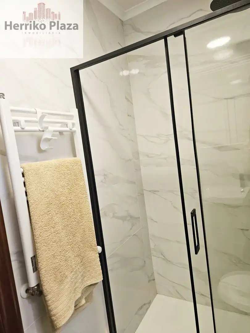 Baño de Piso en venta en Barakaldo  con Calefacción