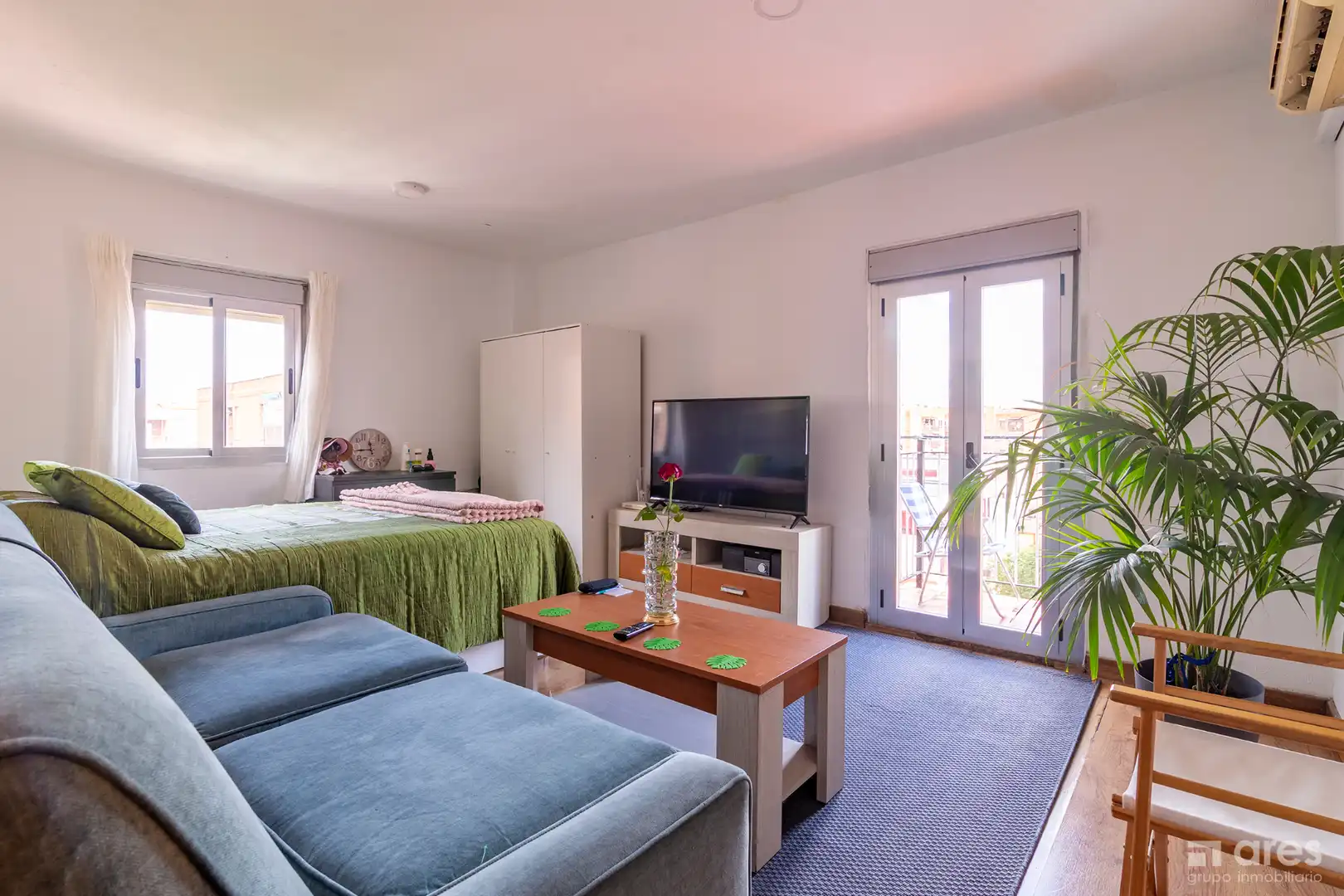 Living room of Flat for sale in Madrid  with Air Conditioner, Furnished and Oven
