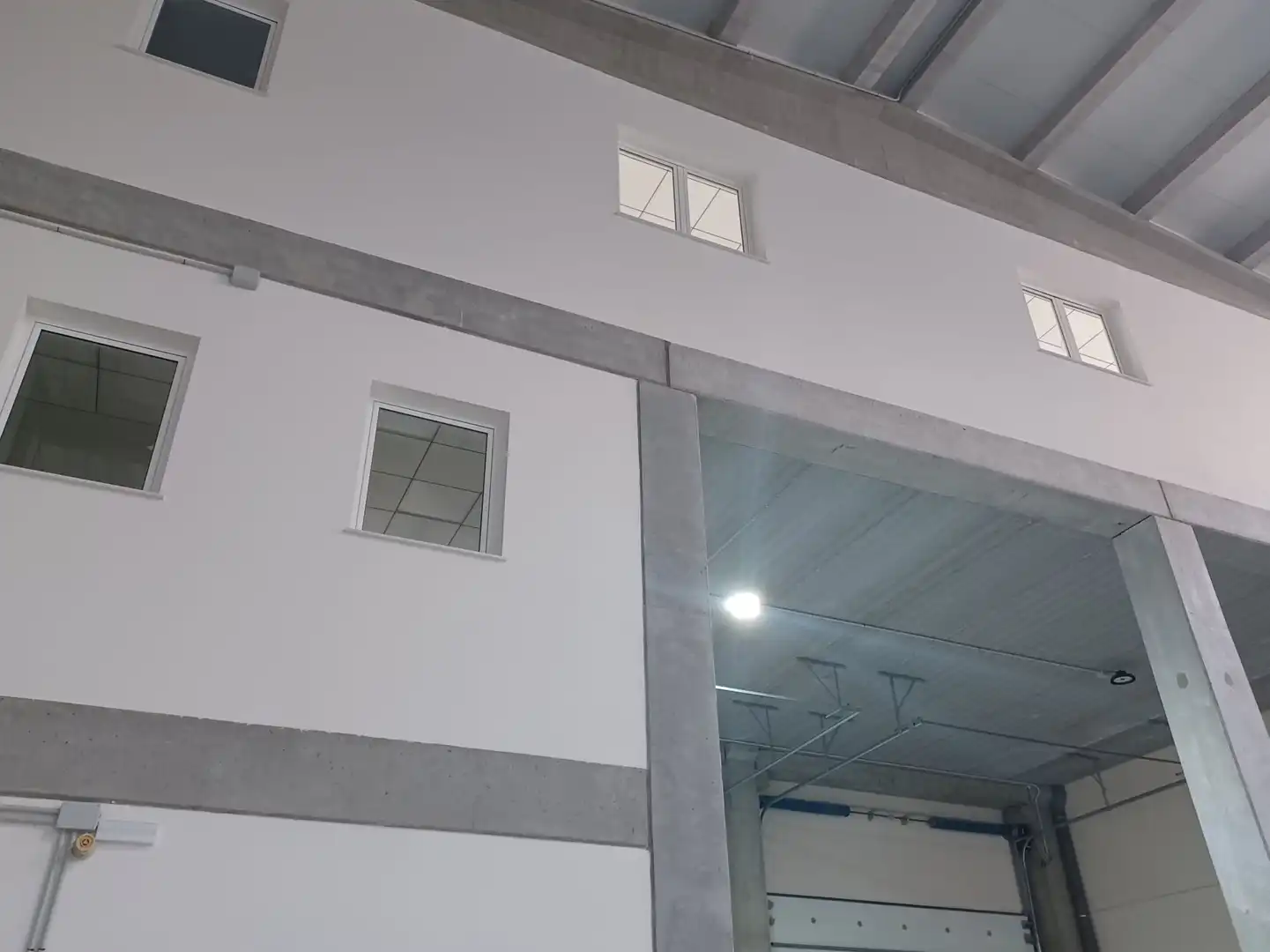 Außenansicht von Fabrikhallen zur Miete in Ontinyent