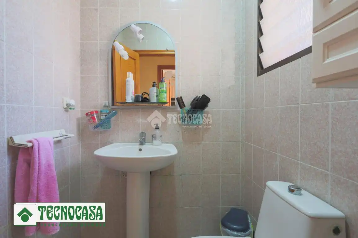 Badezimmer von Einfamilien-Reihenhaus zum Verkauf in Adra mit Terrasse