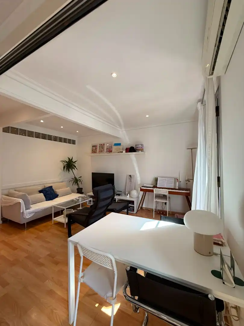 Sala d'estar de Pis en venda en Barcelona amb Calefacció, Forn i Balcó