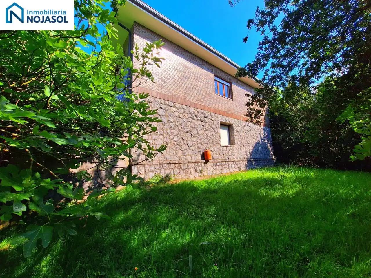 Vista exterior de Casa o xalet en venda en Noja amb Calefacció i Terrassa