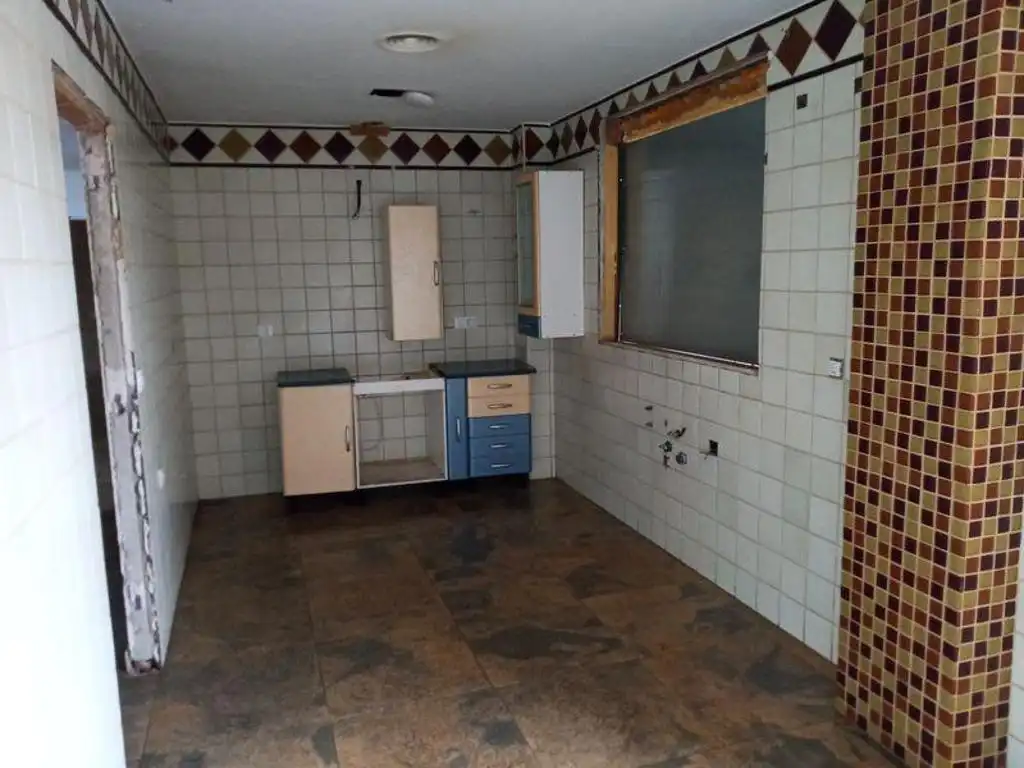 Cuina de Casa o xalet en venda en La Rinconada amb Piscina