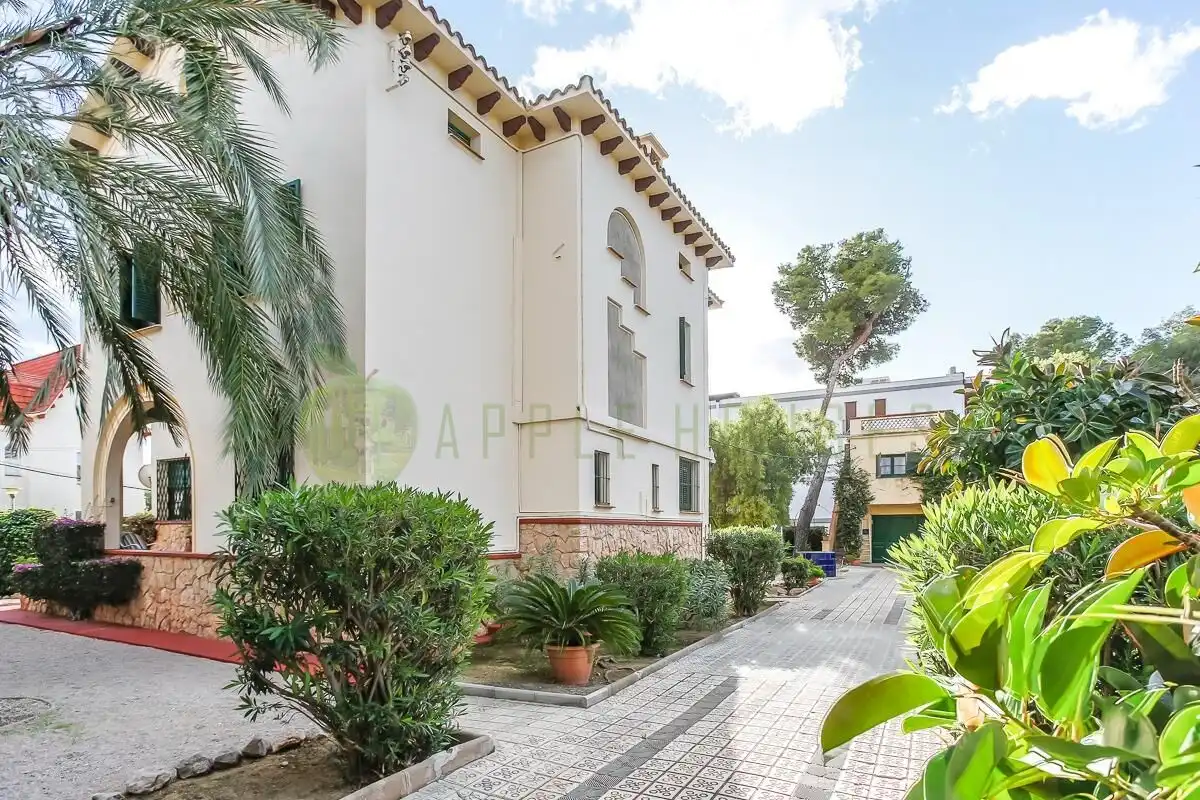 Casa amb terrassa en venda a Can Girona - Terramar - Vinyet