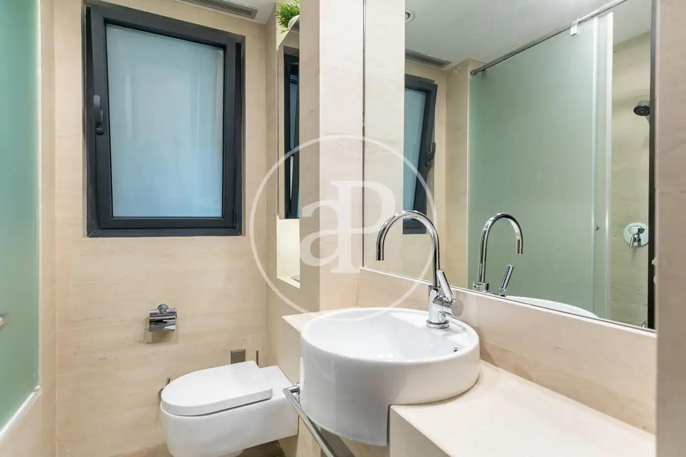 Bathroom of Flat for sale in Barcelona  with Air Conditioner and Heating