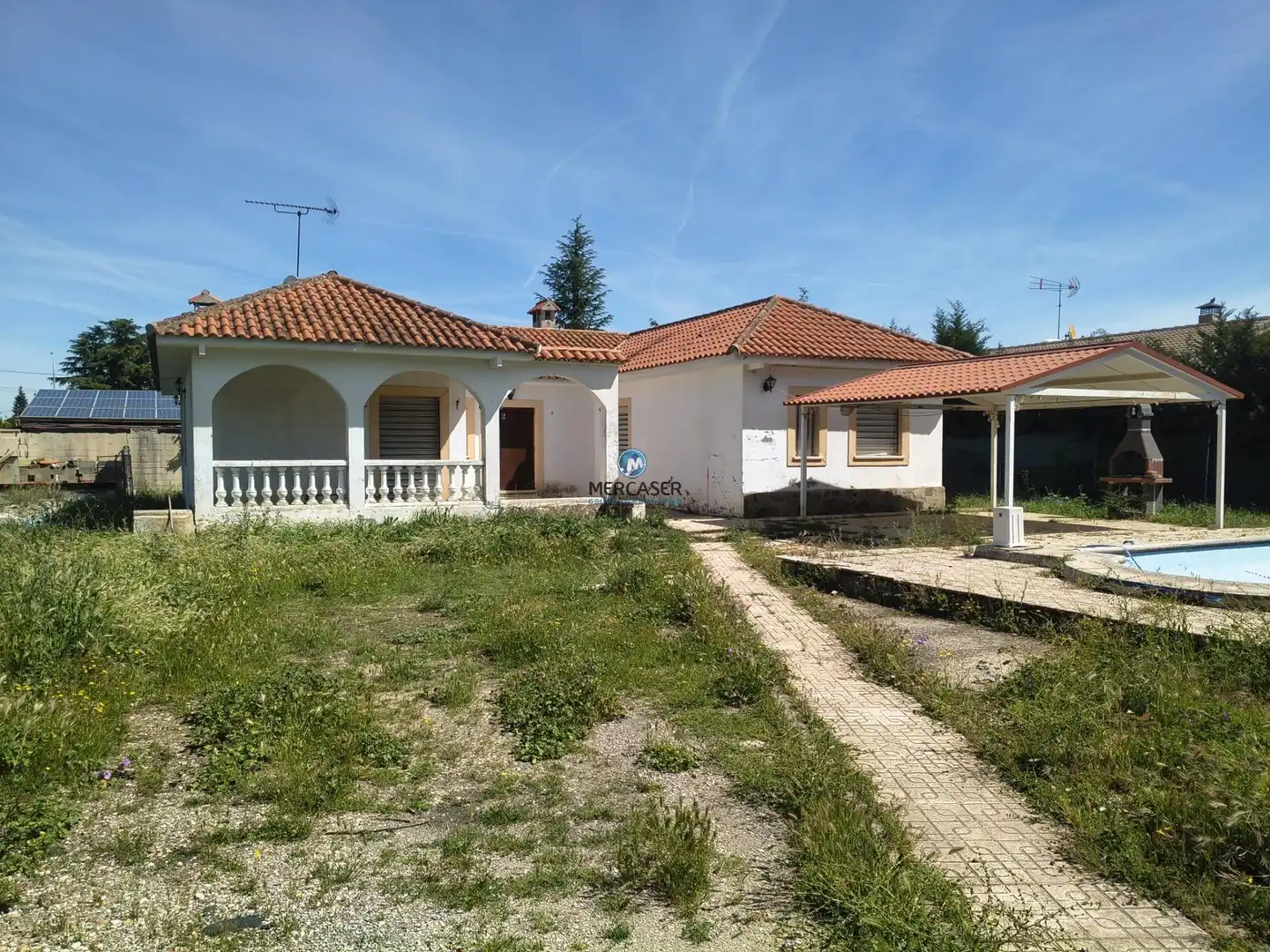 Vista exterior de Casa o xalet en venda en Nuevo Baztán amb Piscina