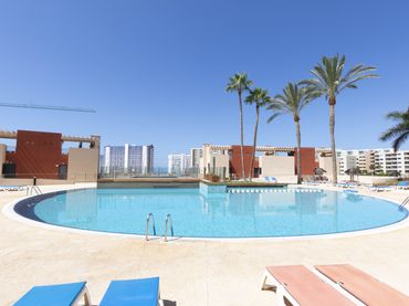 Piso con piscina en venta en Callao Salvaje - Playa Paraíso