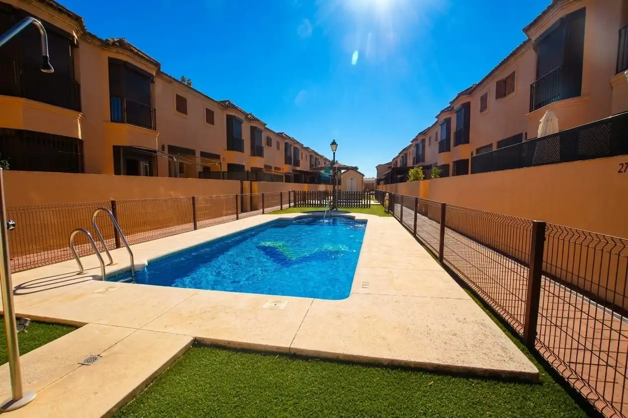 Casa a schiera con piscina in vendita a El Retiro - Parque Atlántico - Ronda este, imagen 2