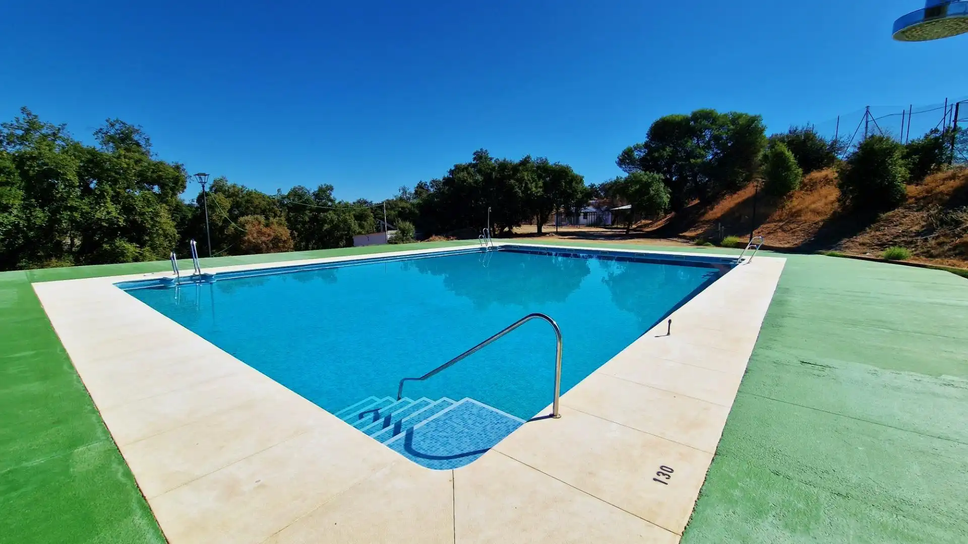 Piscina de Casa o xalet en venda en Guillena amb Aire condicionat, Piscina i Moblat
