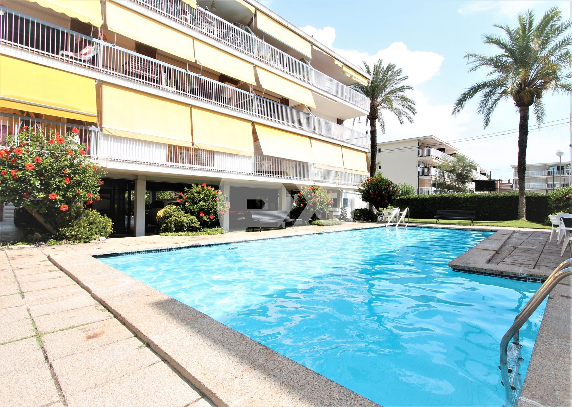 Piscina de Apartament en venda en Castelldefels amb Terrassa i Piscina comunitària