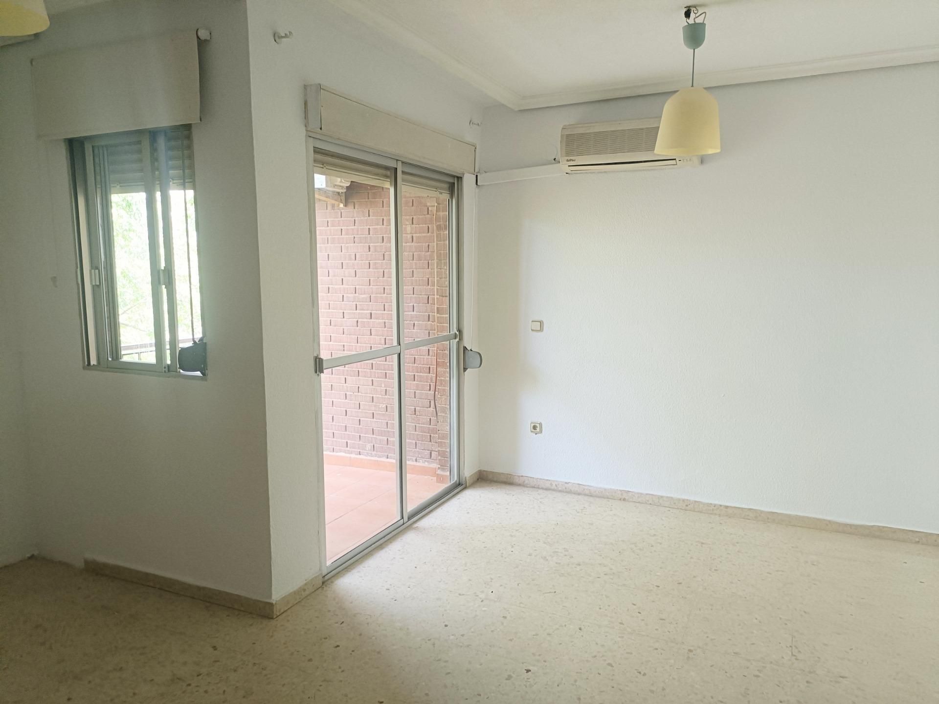 Piso en venta en Avenida ALAMEDA, Poniente-Norte - Miralbaida - Parque Azahara