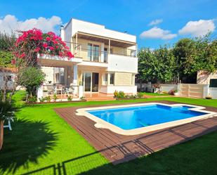 Exterior view of House or chalet for sale in Vilanova i la Geltrú  with Air Conditioner, Heating and Private garden