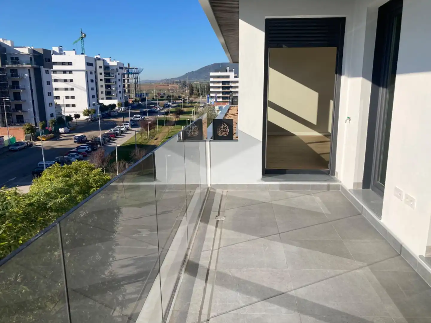 Flat for rent in Poniente-Norte - Miralbaida - Parque Azahara