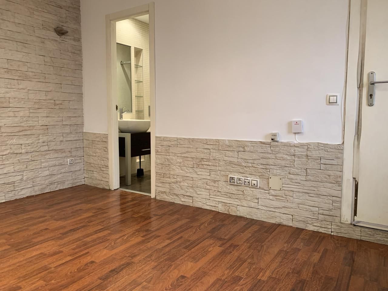Study to rent in  Madrid Capital  with Air Conditioner and Heating