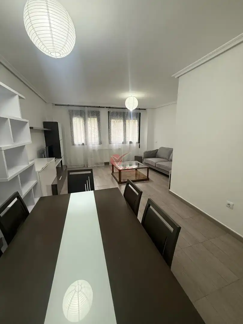 Sala de estar de Piso en venta en Cuenca con Calefacción, Trastero y Amueblado